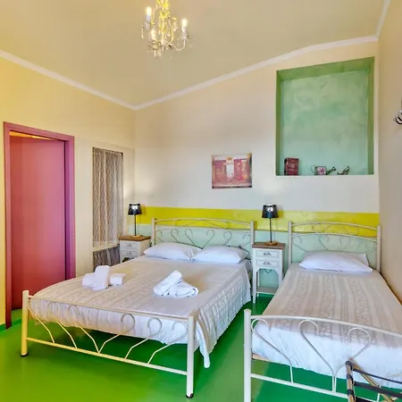 Boutique Florence בית הארחה ארמופוליס