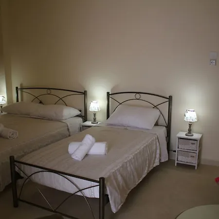 Boutique Florence בית הארחה ארמופוליס