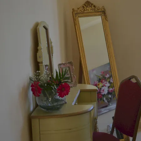 Boutique Florence בית הארחה ארמופוליס