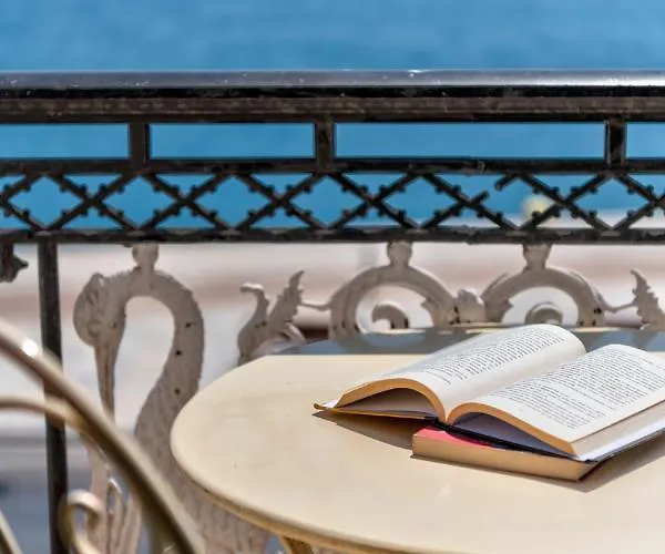 בית הארחה Boutique Florence ארמופוליס