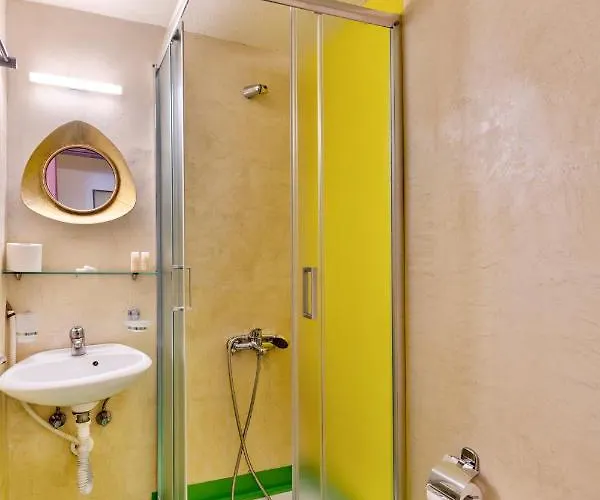 בית הארחה Boutique Florence ארמופוליס