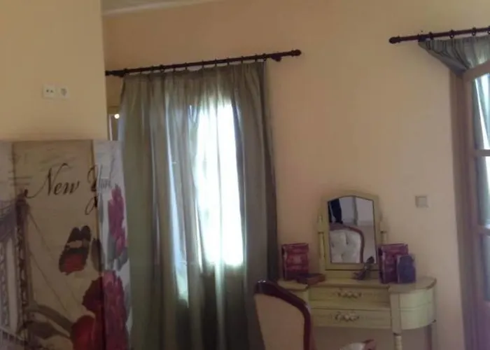 Boutique Florence בית הארחה ארמופוליס